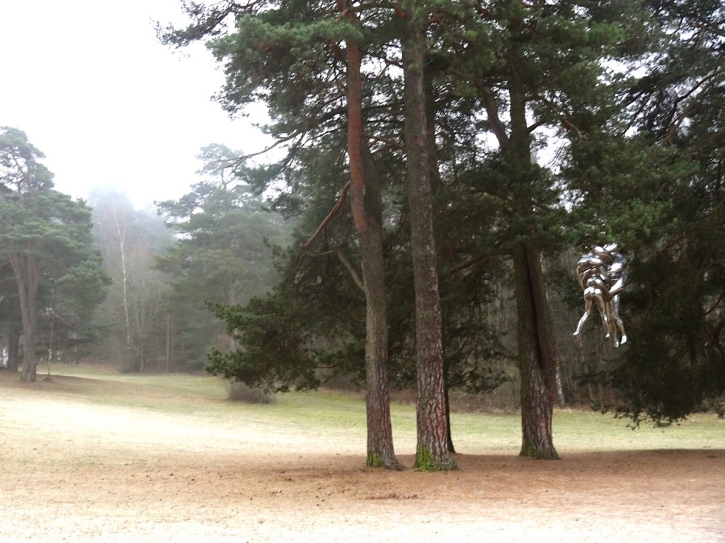 Sculptura "The Couple", semnata de francezul Louise Bourgeois, in parcul Ekeberg, Oslo, Norvegia